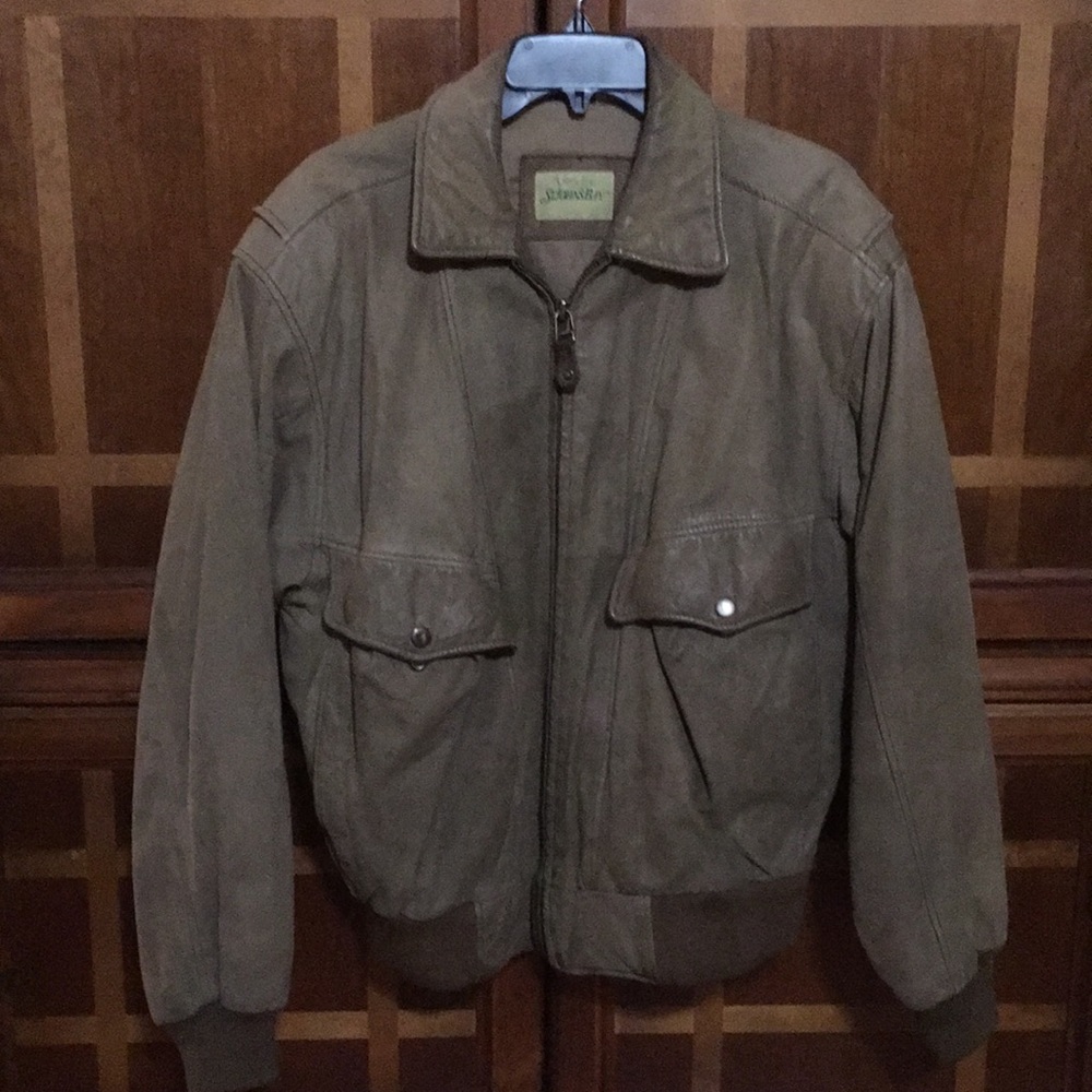 Vintage 90’s leather bomber jacket😍